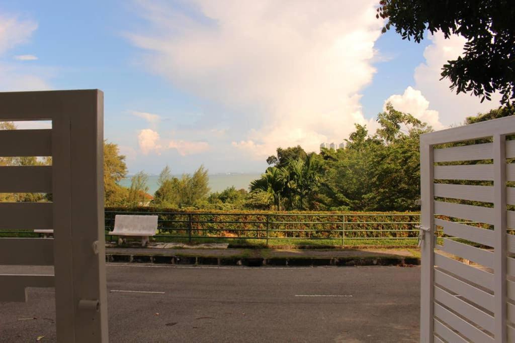 NEW SEAVIEW Cozy Modern Beach House Tanjung Bungah  Zewnętrze zdjęcie
